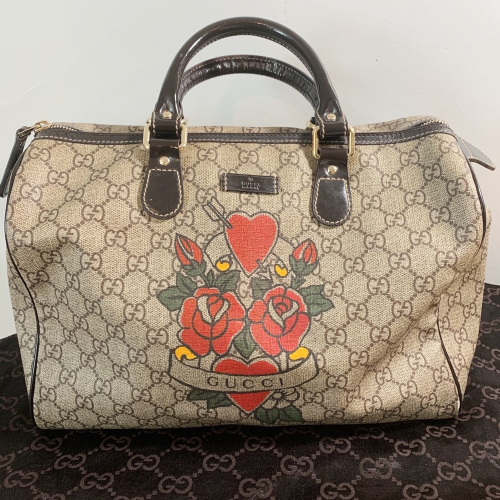 💘 Gucci Canvas Tattoo Heart Medium Joy Boston Bag
